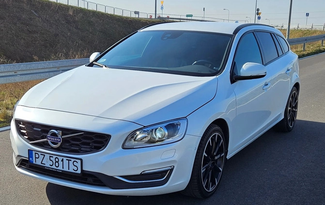 Volvo V60 cena 64900 przebieg: 135000, rok produkcji 2016 z Poznań małe 211